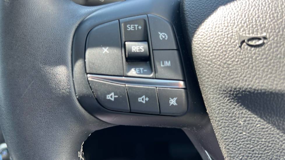Ford Kuga 2.5 FHEV Vignale 5dr CVT Hybrid Estate - Image 35