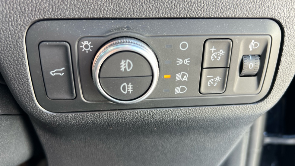 Ford Kuga 2.5 FHEV Vignale 5dr CVT Hybrid Estate - Image 39