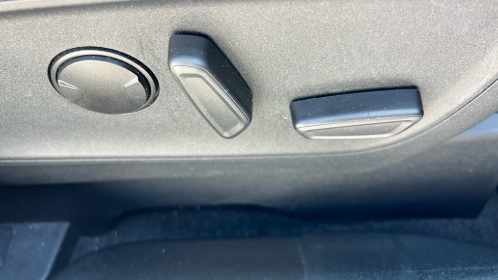 Ford Kuga 2.5 FHEV Vignale 5dr CVT Hybrid Estate - Image 40