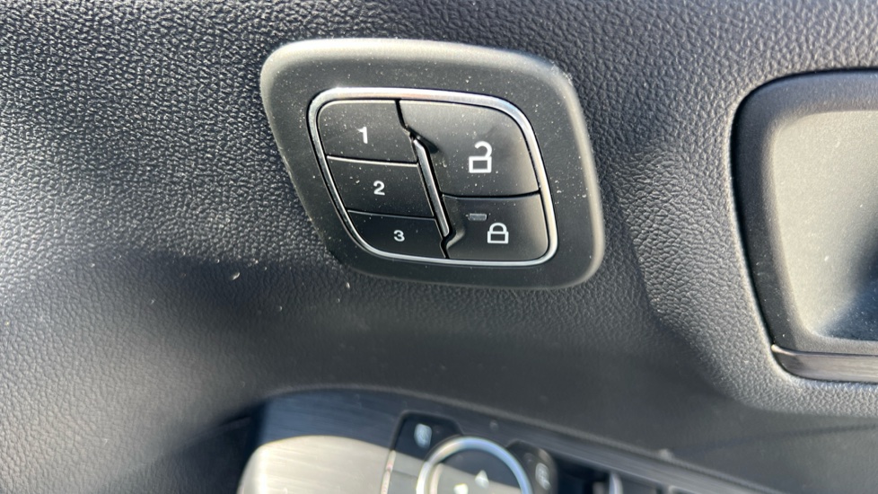 Ford Kuga 2.5 FHEV Vignale 5dr CVT Hybrid Estate - Image 41