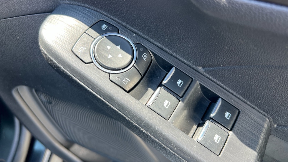 Ford Kuga 2.5 FHEV Vignale 5dr CVT Hybrid Estate - Image 42