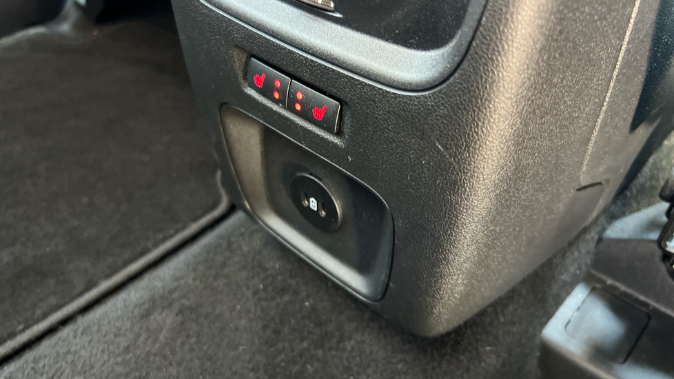 Ford Kuga 2.5 FHEV Vignale 5dr CVT Hybrid Estate - Image 43