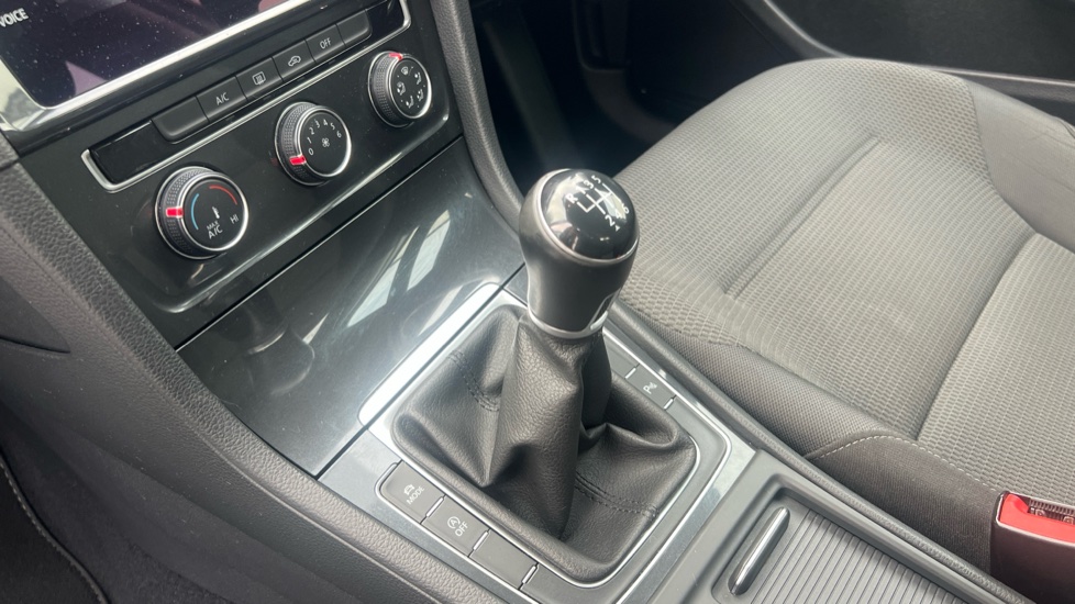 Volkswagen Golf 1.5 TSI EVO SE [Nav] 5dr Petrol Hatchback - Image 13