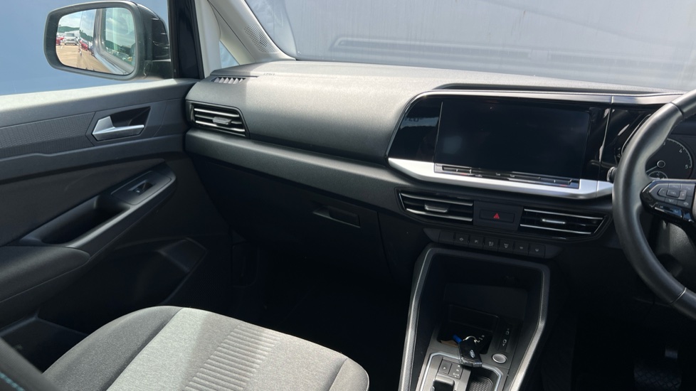 Ford Tourneo Connect 2.0 EcoBlue Active 5dr Auto Diesel Estate - Image 14