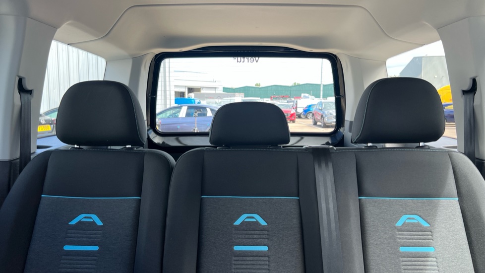 Ford Tourneo Connect 2.0 EcoBlue Active 5dr Auto Diesel Estate - Image 15