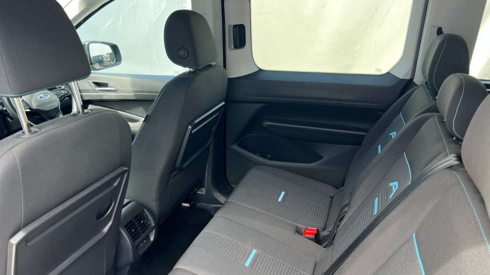 Ford Tourneo Connect 2.0 EcoBlue Active 5dr Auto Diesel Estate - Image 16