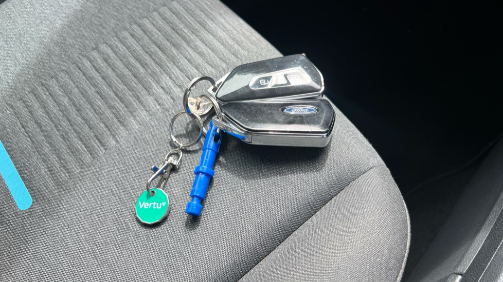 Ford Tourneo Connect 2.0 EcoBlue Active 5dr Auto Diesel Estate - Image 20