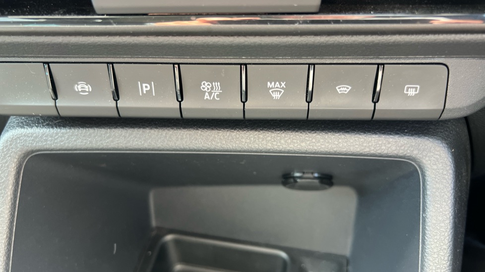 Ford Tourneo Connect 2.0 EcoBlue Active 5dr Auto Diesel Estate - Image 27