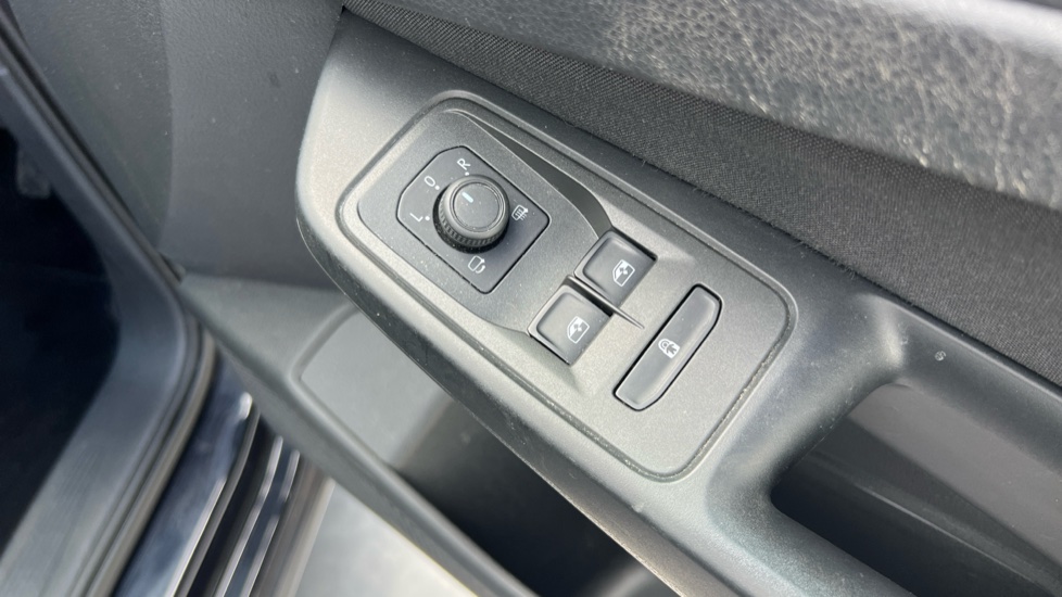 Ford Tourneo Connect 2.0 EcoBlue Active 5dr Auto Diesel Estate - Image 38