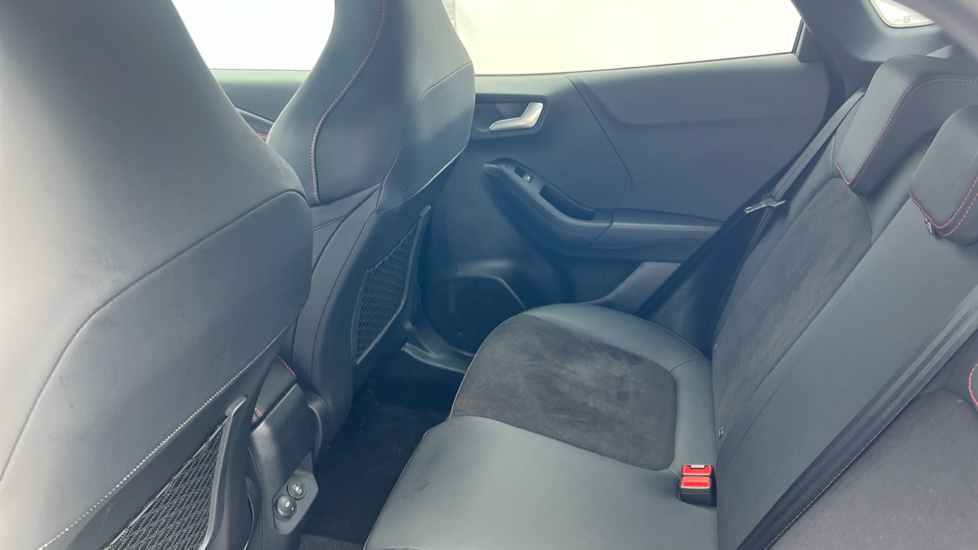 Ford Puma ST 1.0 EcoBoost Hybrid mHEV ST 5dr DCT Petrol Hatchback - Image 16