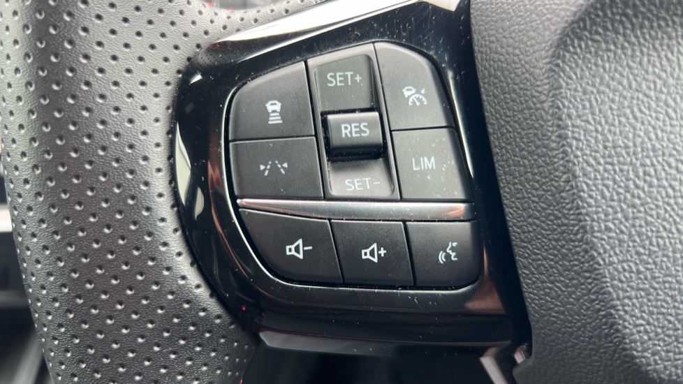 Ford Puma ST 1.0 EcoBoost Hybrid mHEV ST 5dr DCT Petrol Hatchback - Image 33