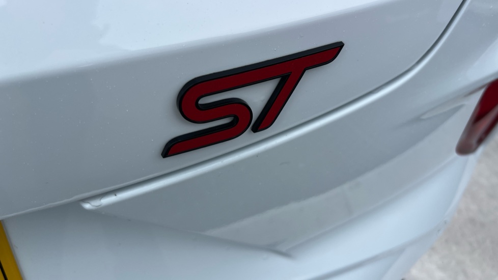 Ford Puma ST 1.0 EcoBoost Hybrid mHEV ST 5dr DCT Petrol Hatchback - Image 41