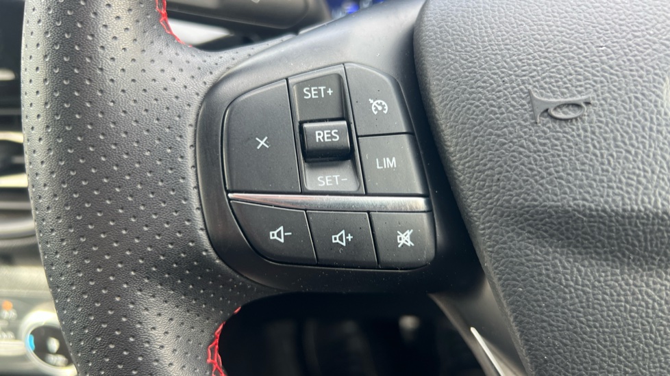 Ford Kuga 2.5 FHEV ST-Line Edition 5dr CVT Hybrid Estate - Image 33
