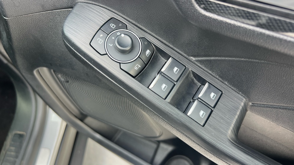 Ford Kuga 2.5 FHEV ST-Line Edition 5dr CVT Hybrid Estate - Image 39