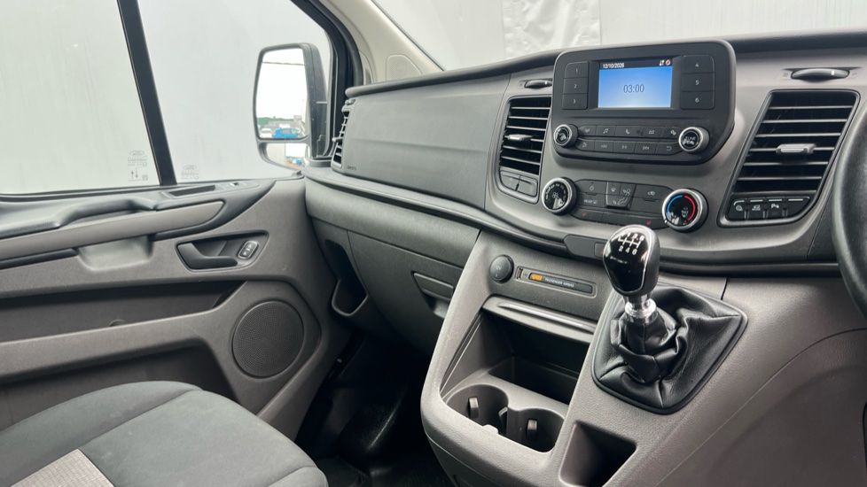 Ford Tourneo Custom Transit Custom Tourneo L2 Diesel Fwd 2.0 EcoBlue 130ps Low Roof 9 Seater - Image 14