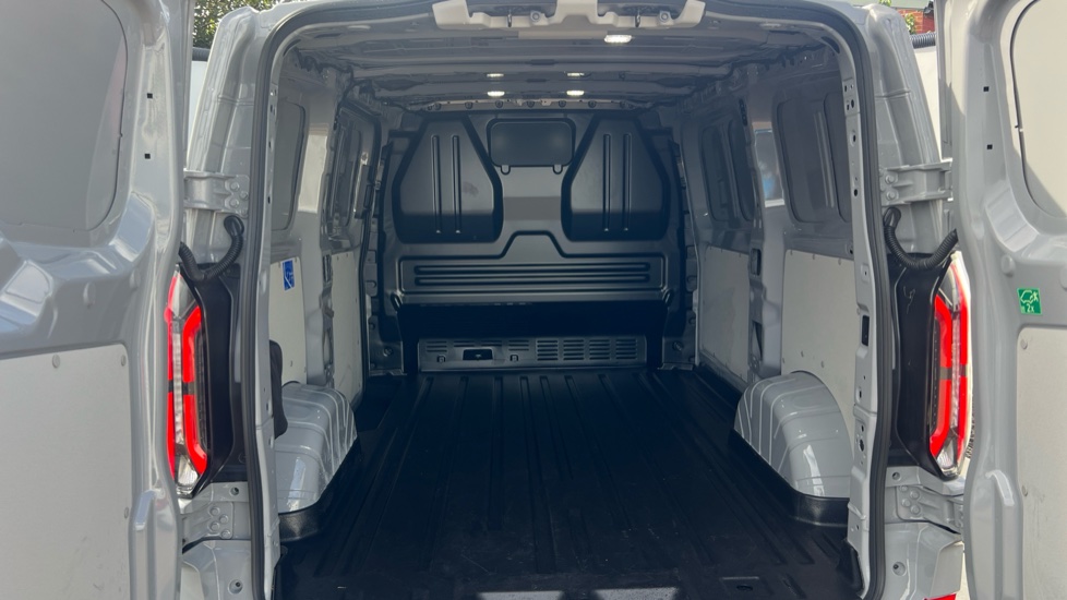 Ford Transit Custom E-320 L1 Rwd 160kW 71kWh H1 Van Limited Auto - Image 4