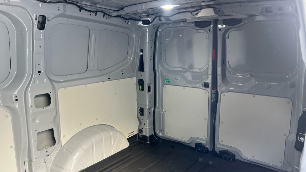 Ford Transit Custom E-320 L1 Rwd 160kW 71kWh H1 Van Limited Auto - Image 16