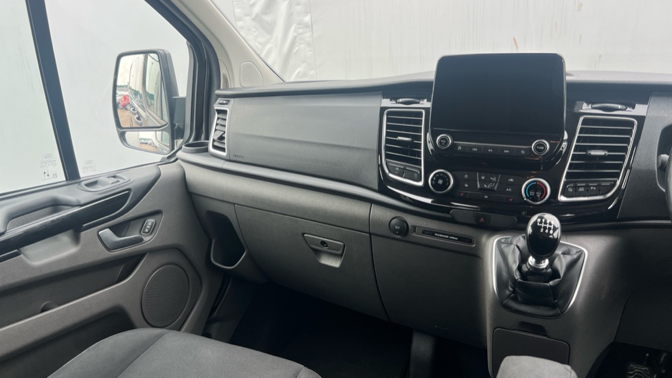 Ford Transit Custom 300 L2 Diesel Fwd 2.0 EcoBlue 130ps Low Roof D/Cab Limited Van - Image 14