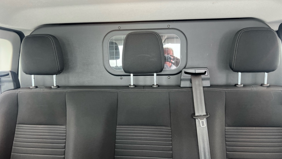 Ford Transit Custom 300 L2 Diesel Fwd 2.0 EcoBlue 130ps Low Roof D/Cab Limited Van - Image 15