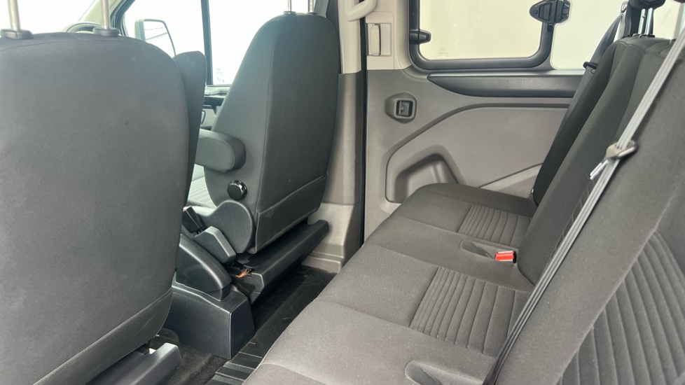 Ford Transit Custom 300 L2 Diesel Fwd 2.0 EcoBlue 130ps Low Roof D/Cab Limited Van - Image 16