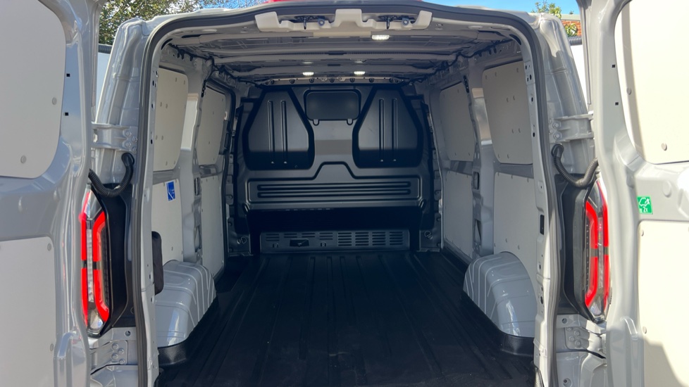 Ford Transit Custom E-320 L1 Rwd 160kW 65kWh H1 Van Limited Auto - Image 4
