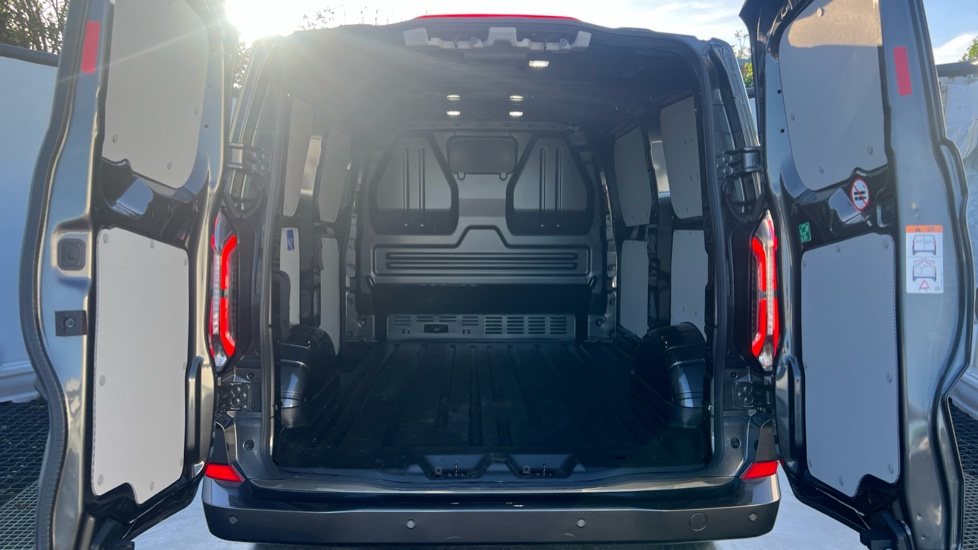 Ford Transit Custom E-320 L1 Rwd 160kW 65kWh H1 Van Limited Auto - Image 4