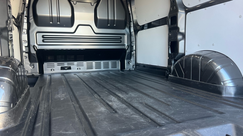 Ford Transit Custom E-320 L1 Rwd 160kW 65kWh H1 Van Limited Auto - Image 24