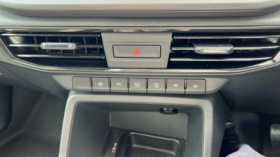 Ford Transit Connect 240 L2 Diesel 2.0 EcoBlue 122ps Trend Van Auto - Image 26