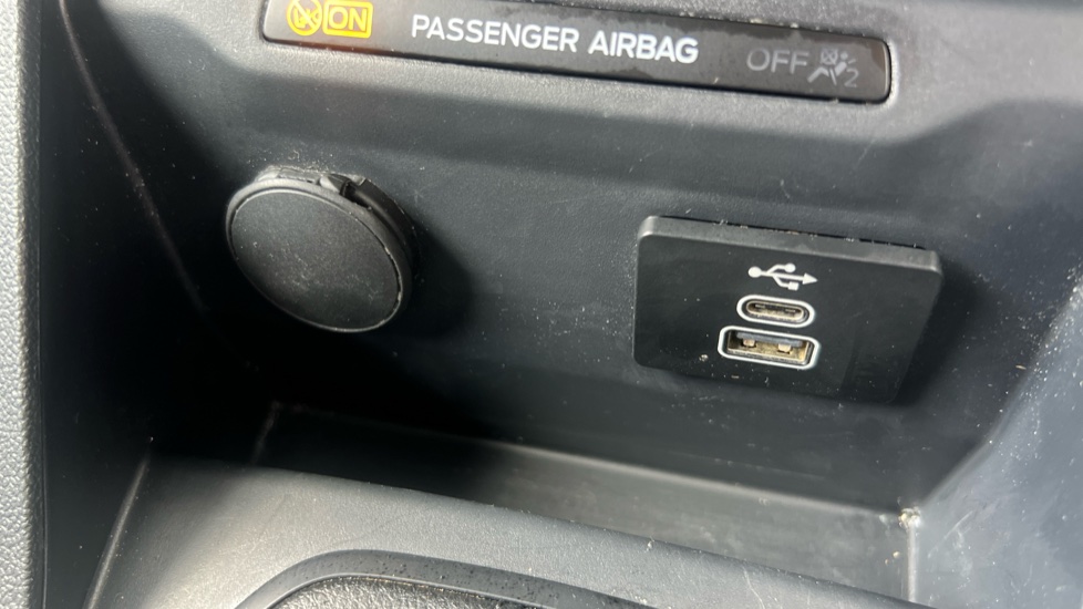 Ford Transit Courier Petrol 1.0 EcoBoost Leader Van - Image 28