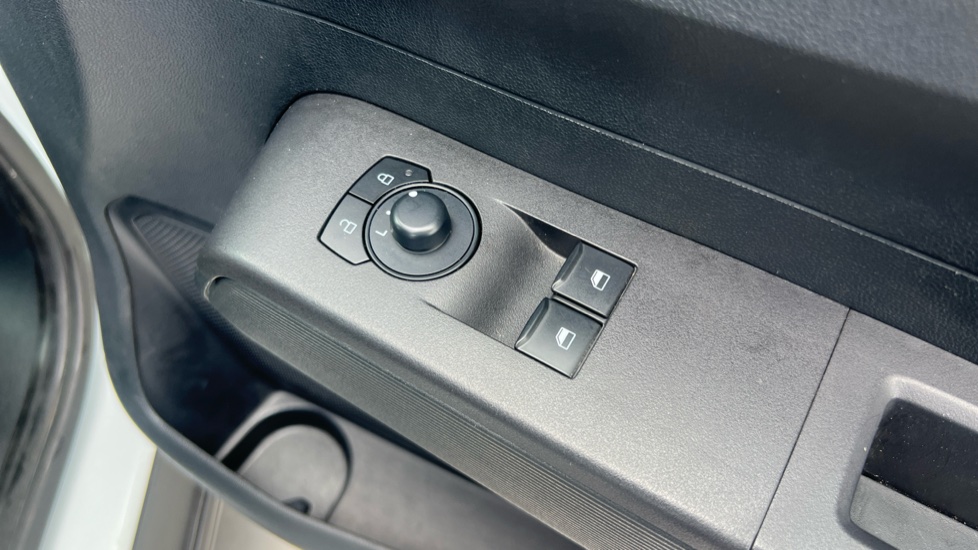 Ford Transit Courier Petrol 1.0 EcoBoost Leader Van - Image 36