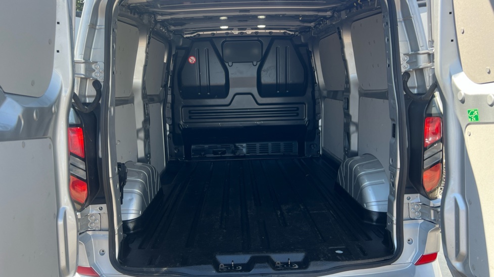 Ford Transit Custom 300 L1 Diesel Fwd 2.0 EcoBlue 136ps H1 Van Limited - Image 4