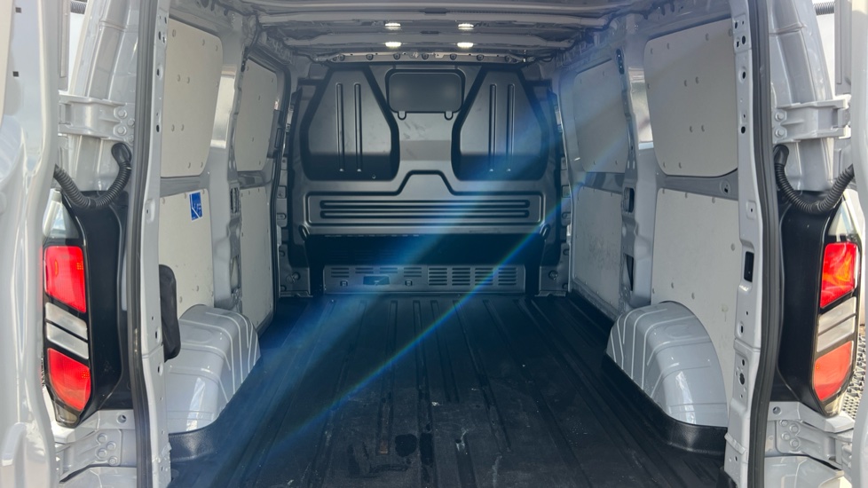 Ford Transit Custom 320 L1 Diesel Fwd 2.0 EcoBlue 136ps H1 Van Limited Auto - Image 4