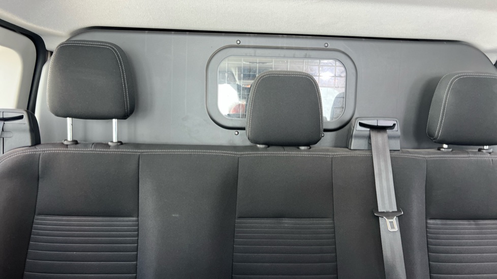 Ford Transit Custom 300 L1 Diesel Fwd 2.0 EcoBlue 130ps Low Roof D/Cab Limited Van Auto - Image 15