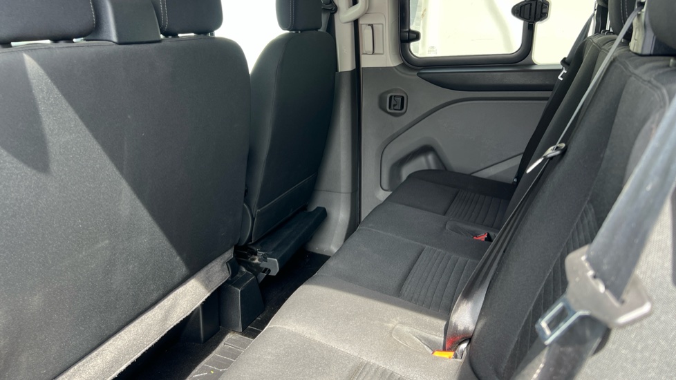 Ford Transit Custom 300 L1 Diesel Fwd 2.0 EcoBlue 130ps Low Roof D/Cab Limited Van Auto - Image 16