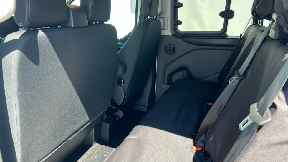 Ford Transit Custom 300 L1 Diesel Fwd 2.0 EcoBlue 170ps Low Roof D/Cab Limited Van Auto - Image 16
