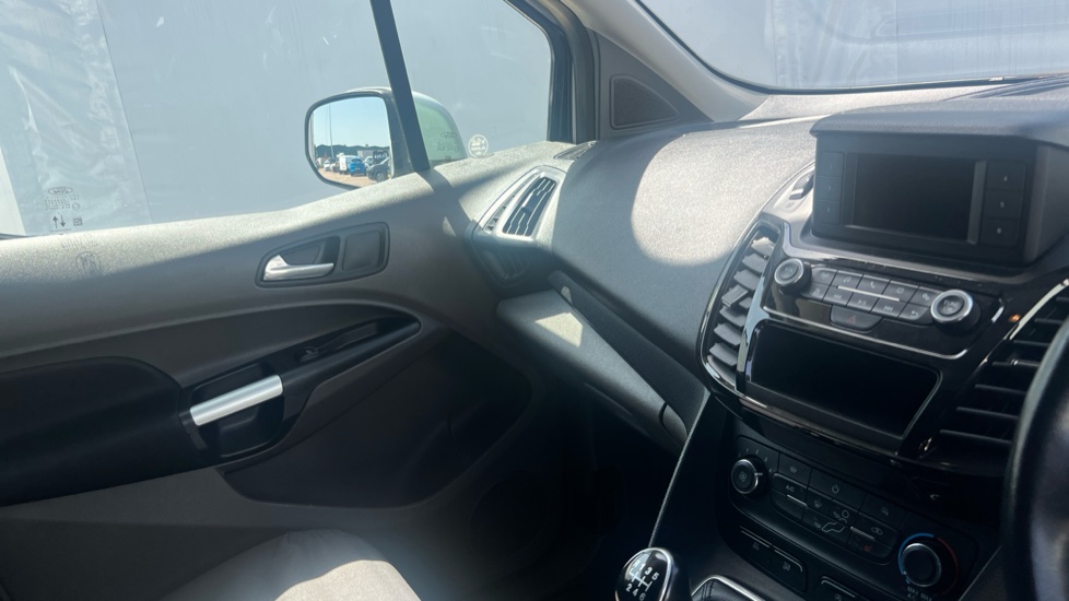 Ford Transit Connect 250 L2 Diesel 1.5 EcoBlue 120ps Limited Van - Image 14