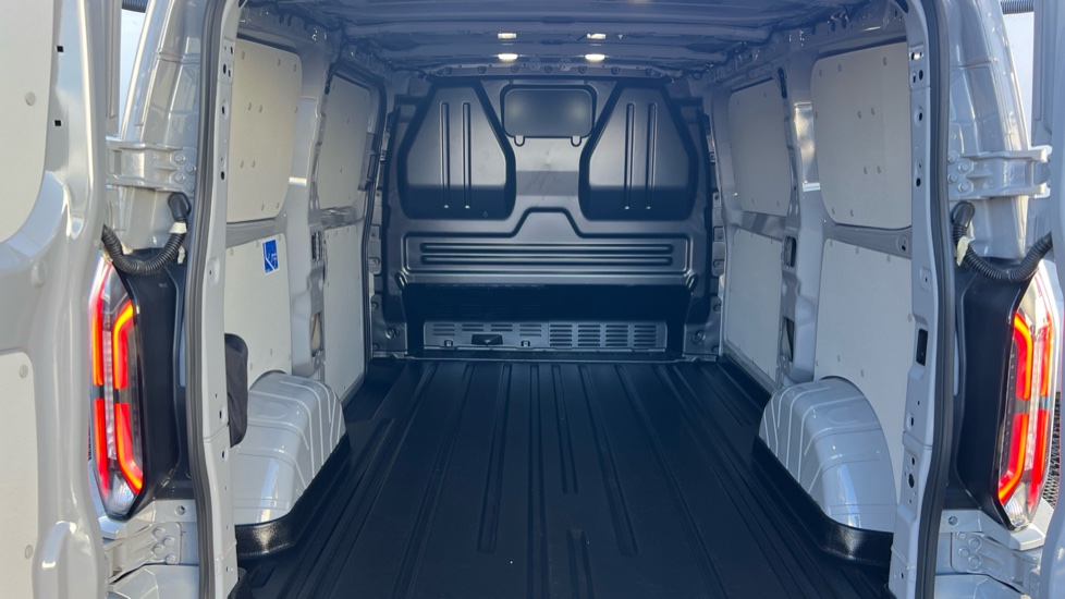 Ford Transit Custom E-320 L1 Rwd 100kW 65kWh H1 Van Limited Auto - Image 4
