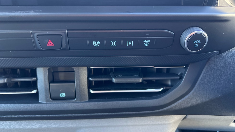 Ford Transit Custom E-320 L1 Rwd 100kW 65kWh H1 Van Limited Auto - Image 28