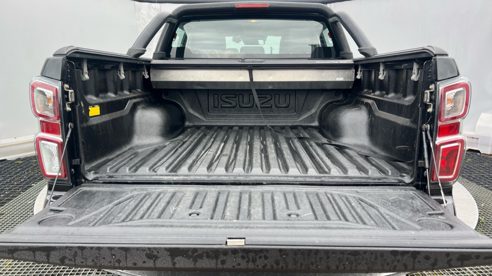 Isuzu D-Max Diesel 1.9 DL40 Double Cab 4x4 Auto - Image 4