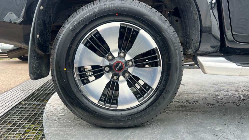 Isuzu D-Max Diesel 1.9 DL40 Double Cab 4x4 Auto - Image 7