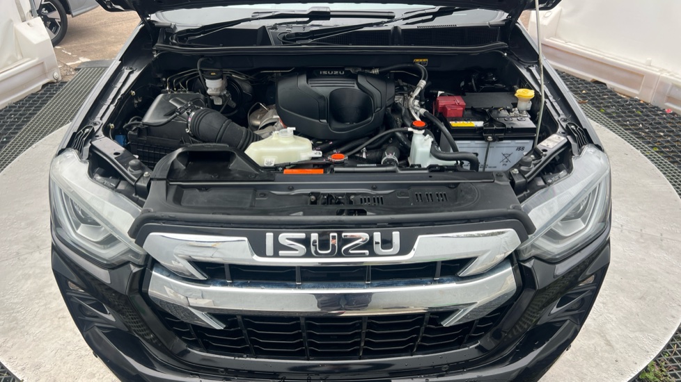 Isuzu D-Max Diesel 1.9 DL40 Double Cab 4x4 Auto - Image 8