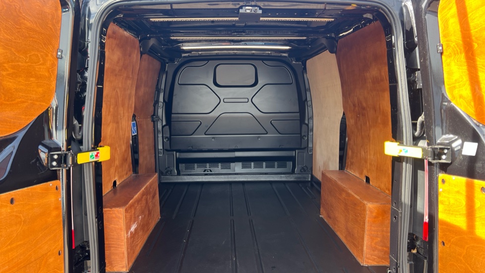 Ford Transit Custom 280 L1 Diesel Fwd 2.0 EcoBlue 130ps Low Roof Limited Van - Image 4