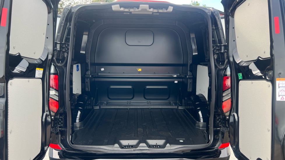 Ford Transit Custom 320 L1 Diesel Fwd 2.0 EcoBlue 150ps H1 Double Cab Van Limited - Image 4