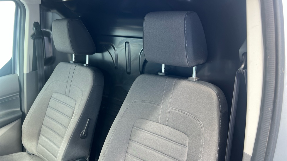 Ford Transit Connect 240 L1 Diesel 1.5 EcoBlue 100ps Limited Van - Image 15