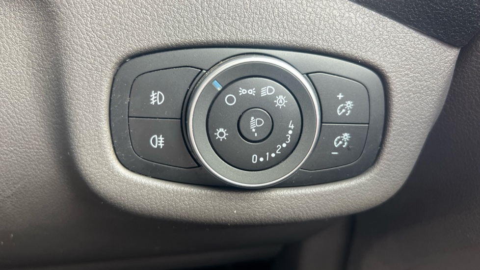 Ford Transit Connect 240 L1 Diesel 1.5 EcoBlue 100ps Limited Van - Image 29