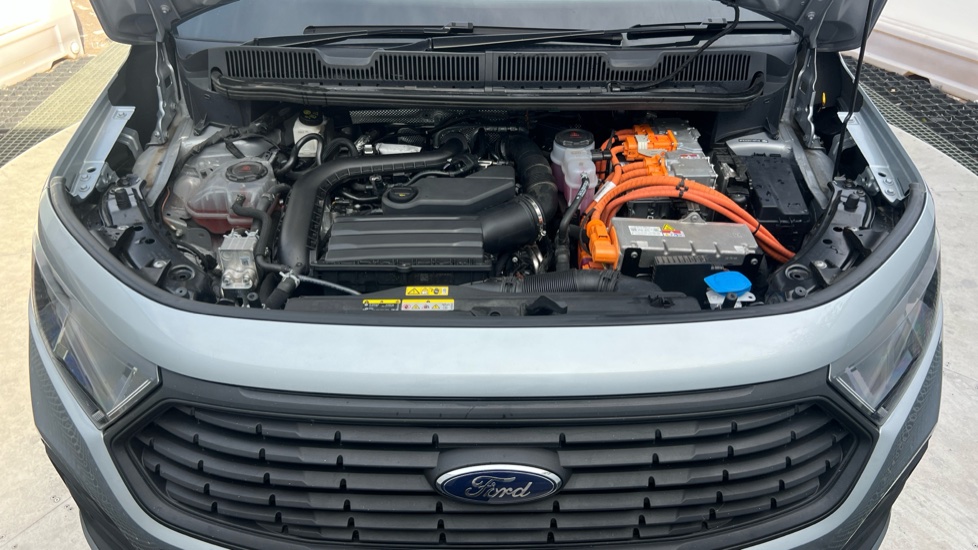 Ford Transit Connect 250 L2 Petrol 1.5 EcoBoost PHEV 150 Trend Van Auto - Image 8