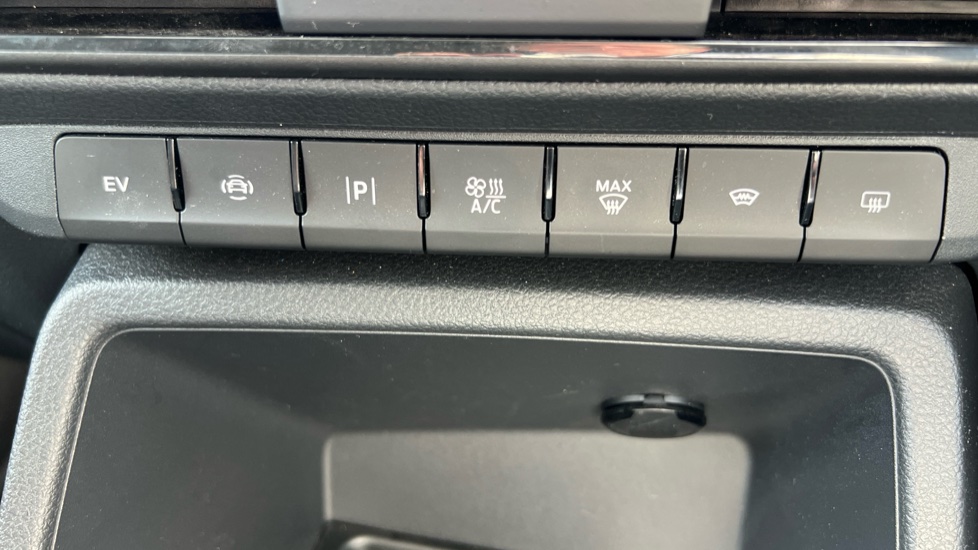 Ford Transit Connect 250 L2 Petrol 1.5 EcoBoost PHEV 150 Trend Van Auto - Image 27