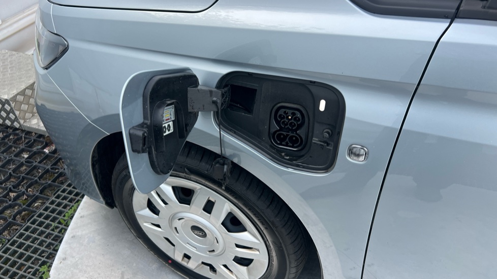 Ford Transit Connect 250 L2 Petrol 1.5 EcoBoost PHEV 150 Trend Van Auto - Image 41