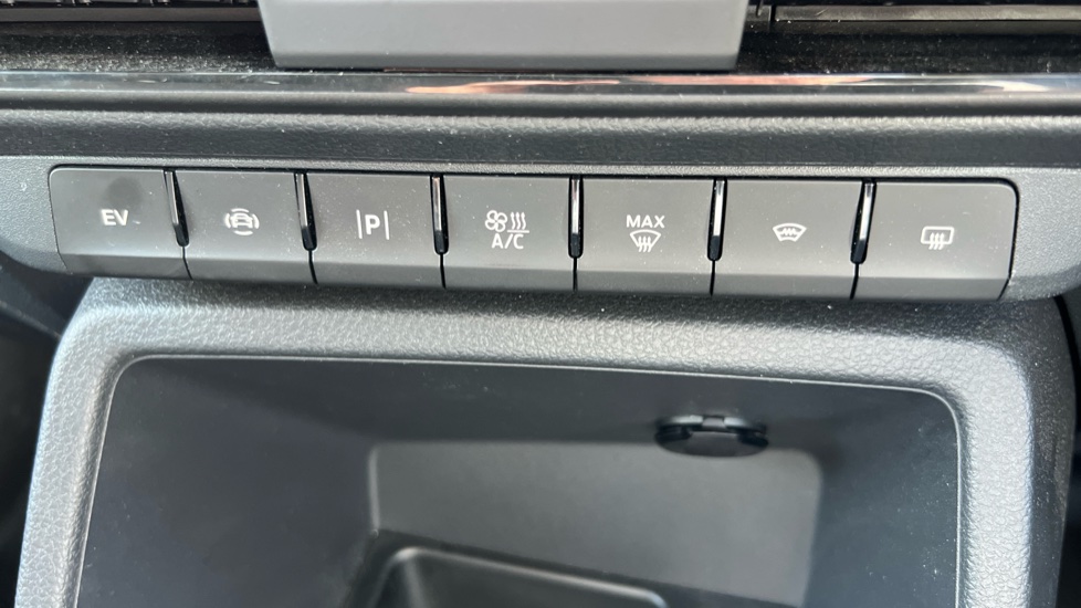 Ford Transit Connect 250 L2 Petrol 1.5 EcoBoost PHEV 150 Trend Van Auto - Image 27