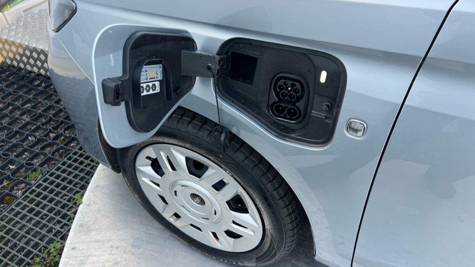 Ford Transit Connect 250 L2 Petrol 1.5 EcoBoost PHEV 150 Trend Van Auto - Image 41